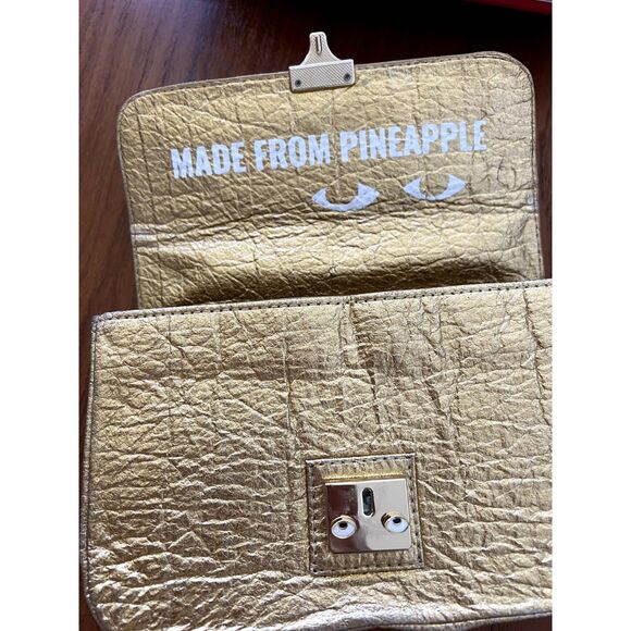 Min and Mon Amantis Bag in Gold Pinatex Crackle Wrinkled Vegan Clutch - Picture 4 of 9